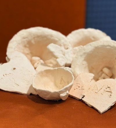 Okładka albumu: Warsztaty ceramiczne - małe dzieła dziecięcych rąk